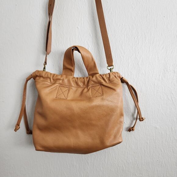 Madewell Piazza Drawstring Leather Crossbody Bag Timber Beam Tan NEW - Picture 10 of 14
